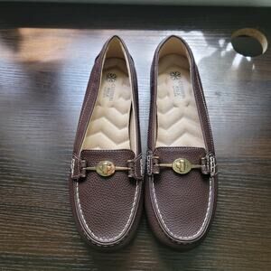 New Without Tags Cushion Walk By AVON Slip On Moc Loafer Pebbled Brown Size 7